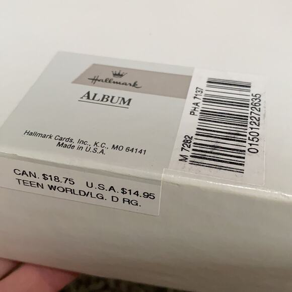 Hallmark Photo Album A World Of Good Times NEW - Picture 8 of 9